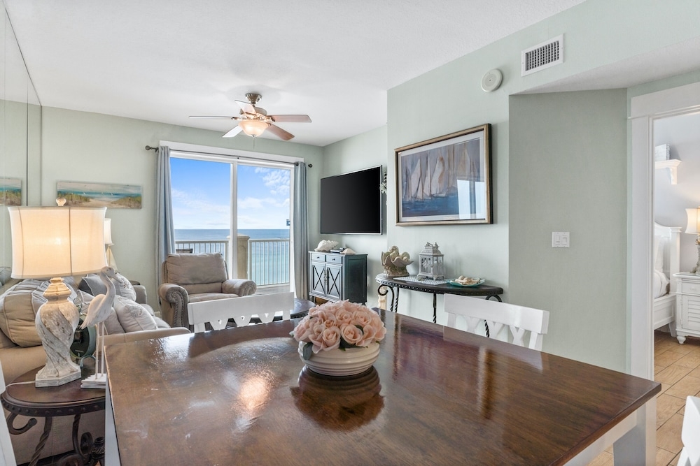 객실 내 식사 공간