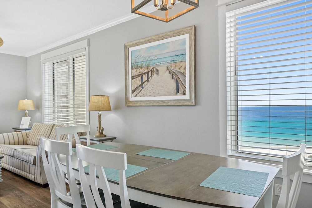 객실 내 식사 공간