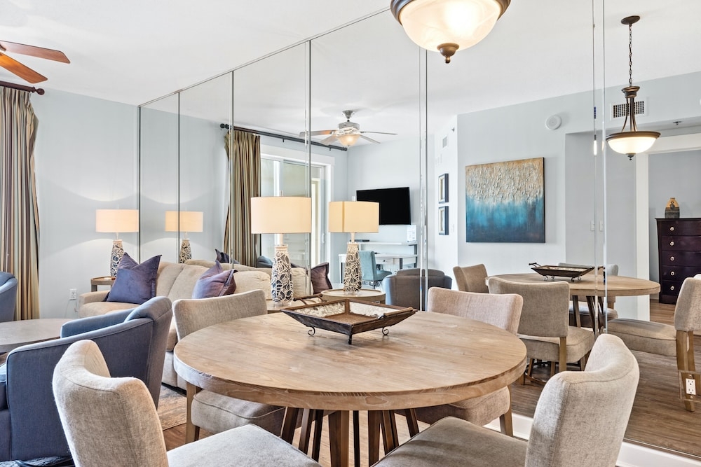 객실 내 식사 공간