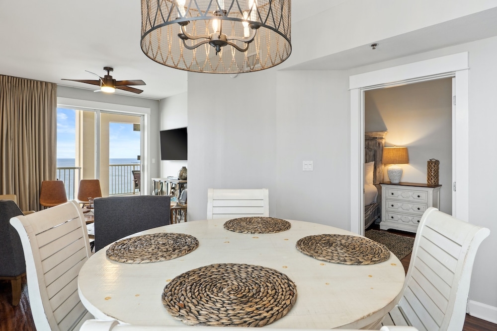 객실 내 식사 공간