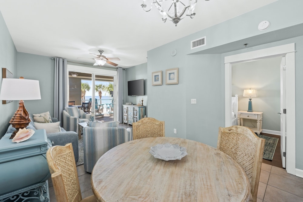 객실 내 식사 공간