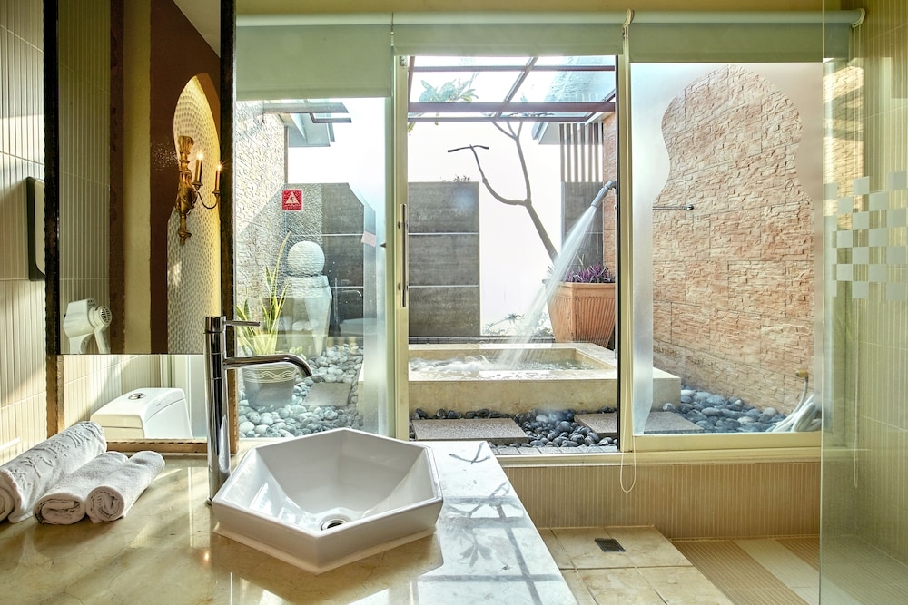 전용 스파 욕조