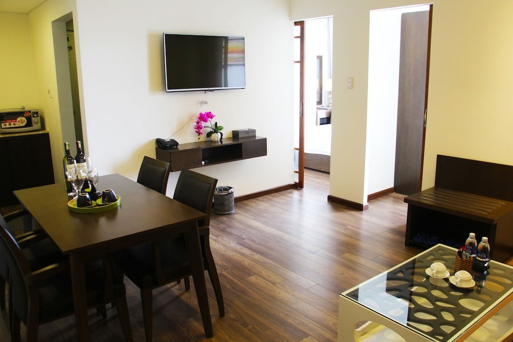 객실 내 식사 공간