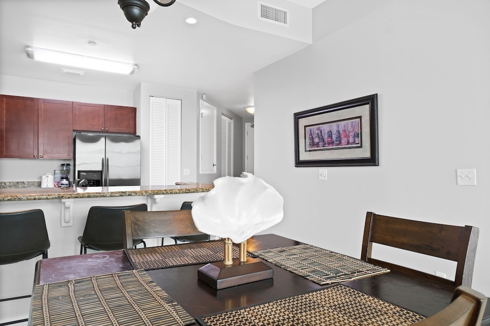 객실 내 식사 공간