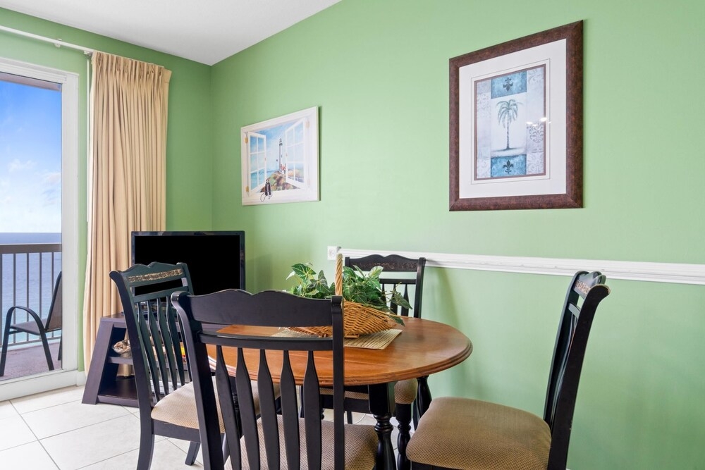 객실 내 식사 공간