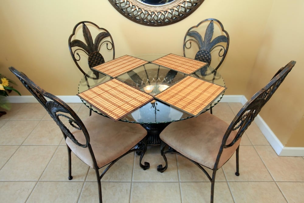 객실 내 식사 공간