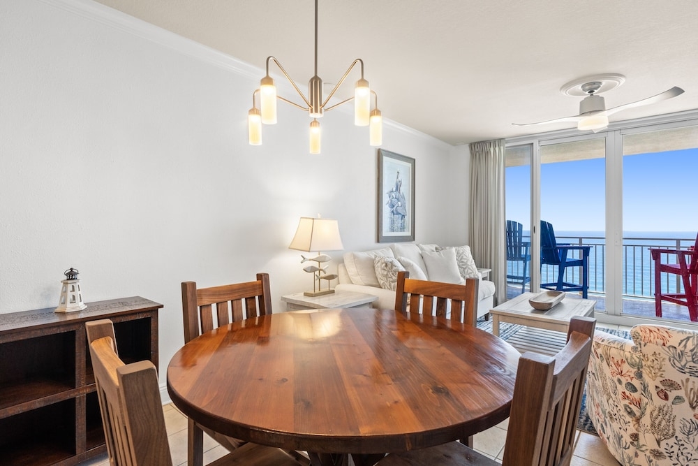 객실 내 식사 공간