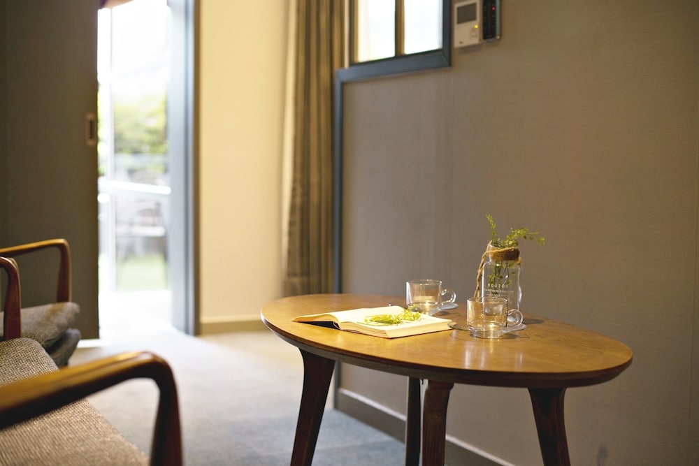 객실 내 식사 공간