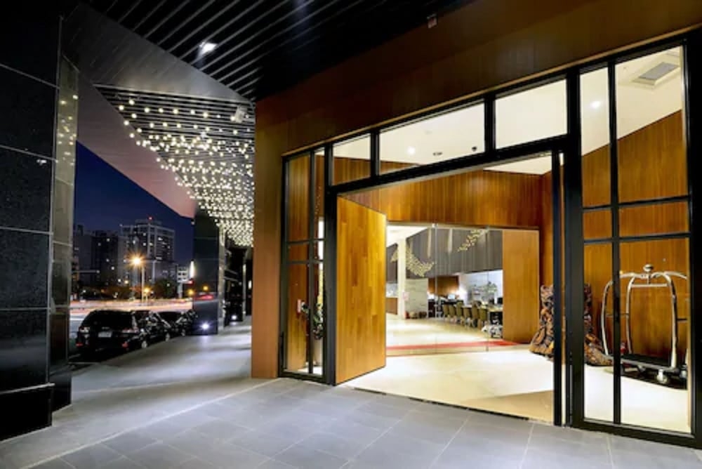 숙박 시설 입구