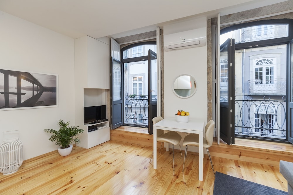 객실 내 식사 공간