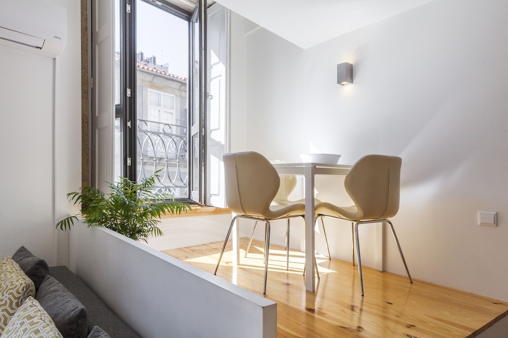 객실 내 식사 공간