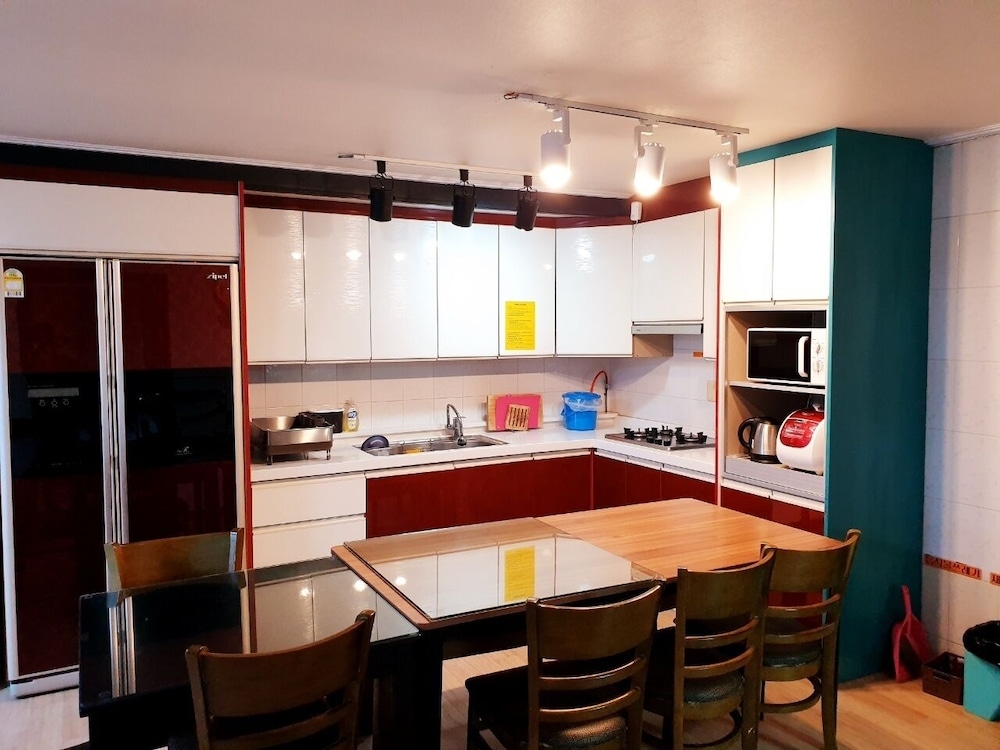 객실 내 식사 공간