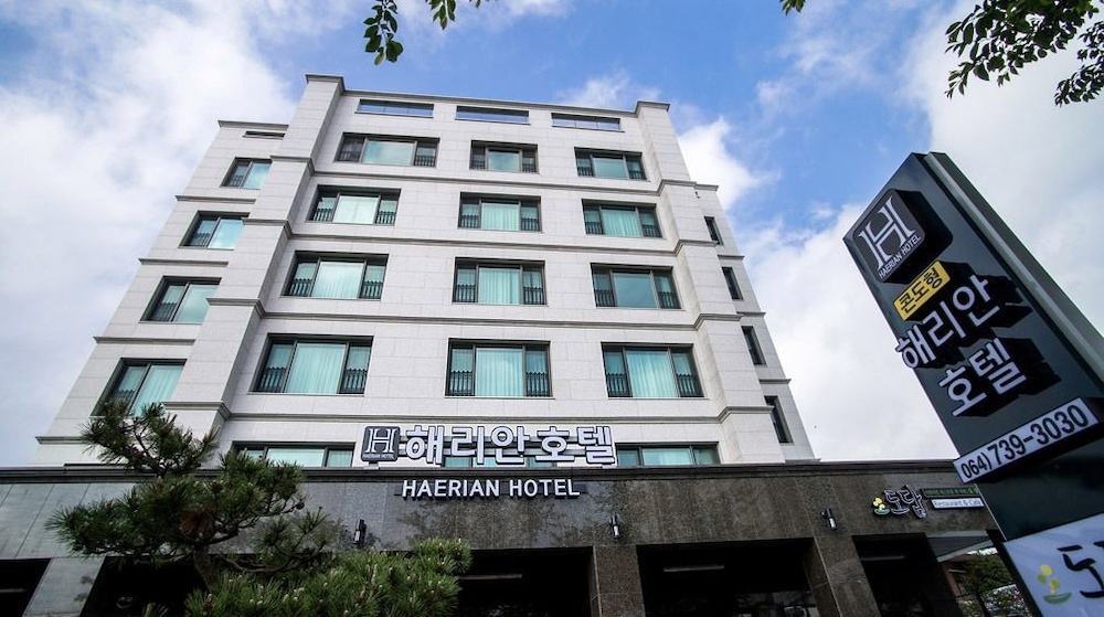 숙박 시설 입구