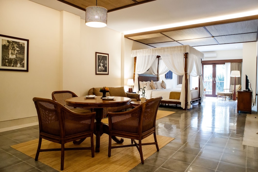 객실 내 식사 공간