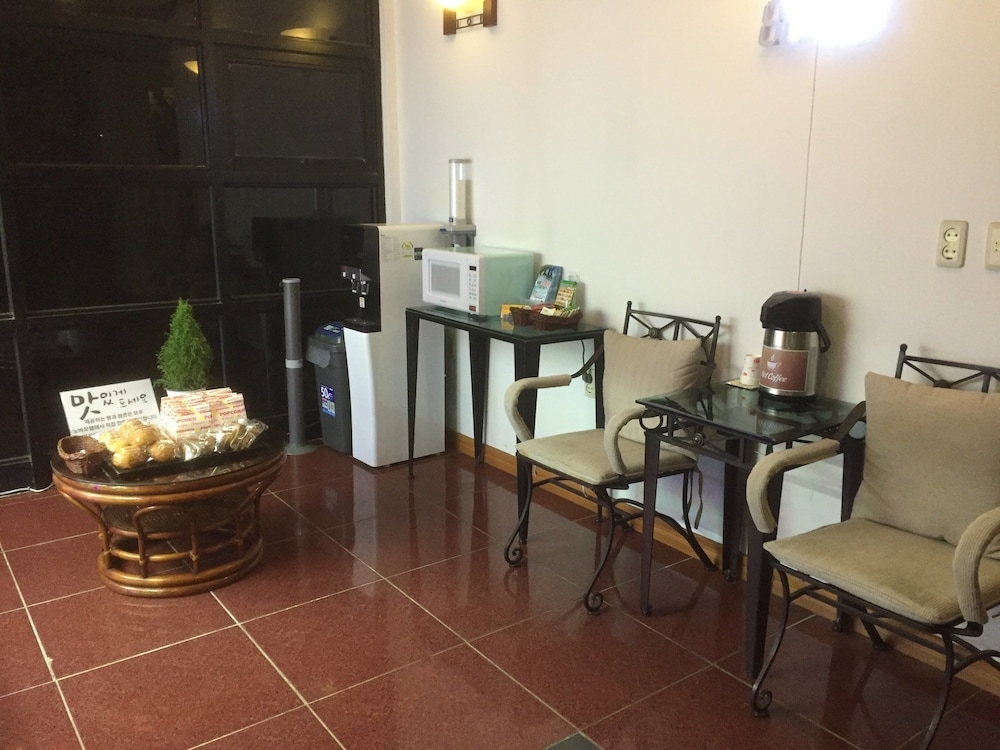 로비 좌석 공간