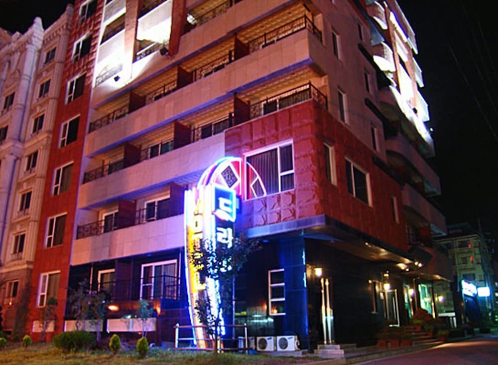 숙박 시설 정면