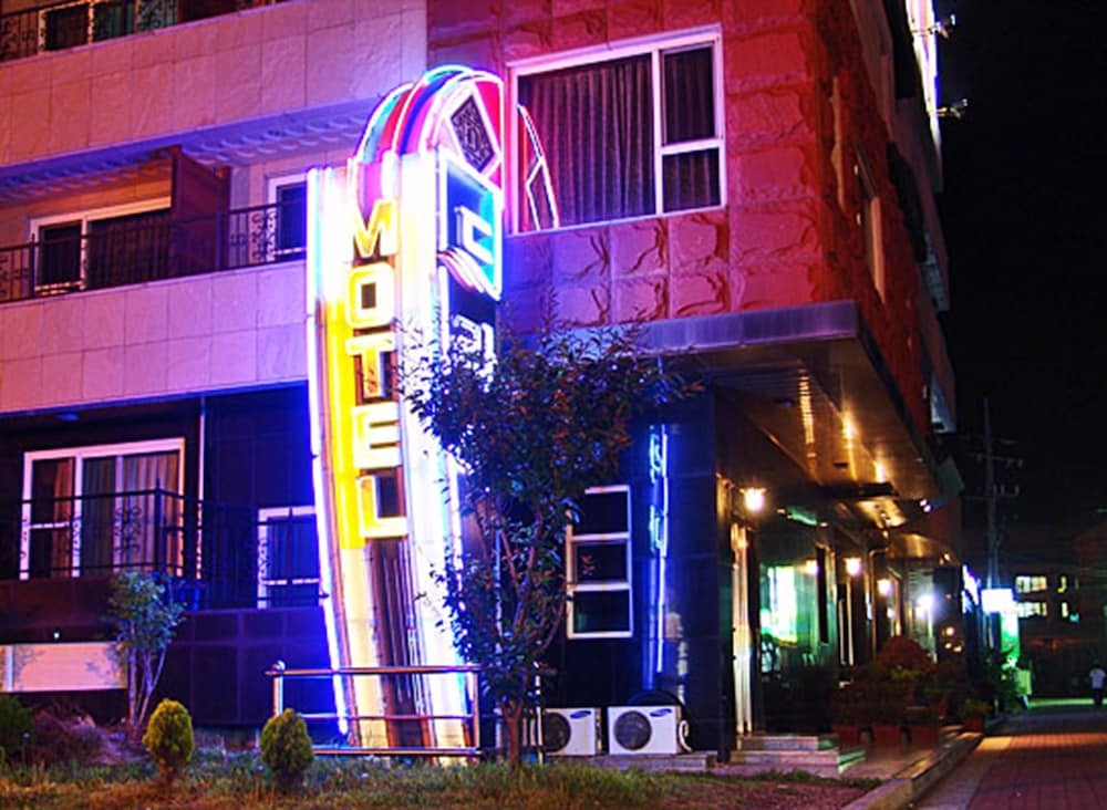 숙박 시설 정면