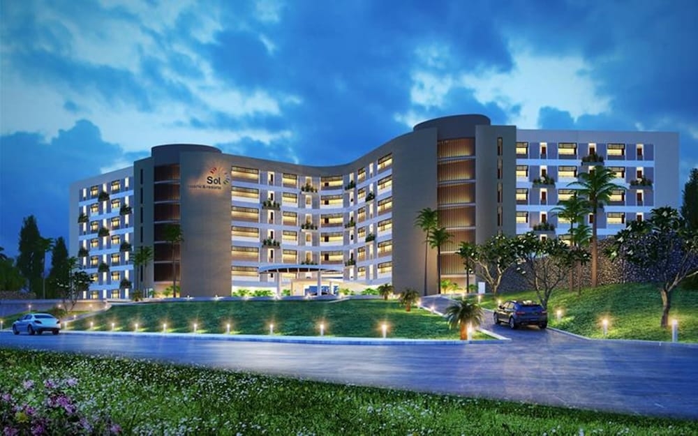 숙박 시설 정면 - 저녁/밤