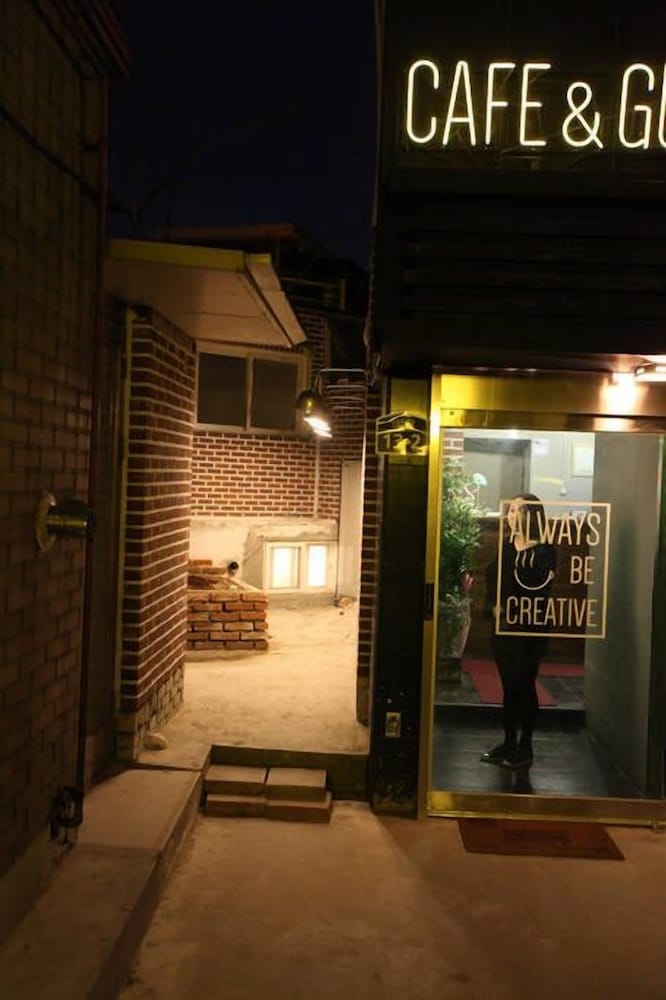 숙박 시설 입구