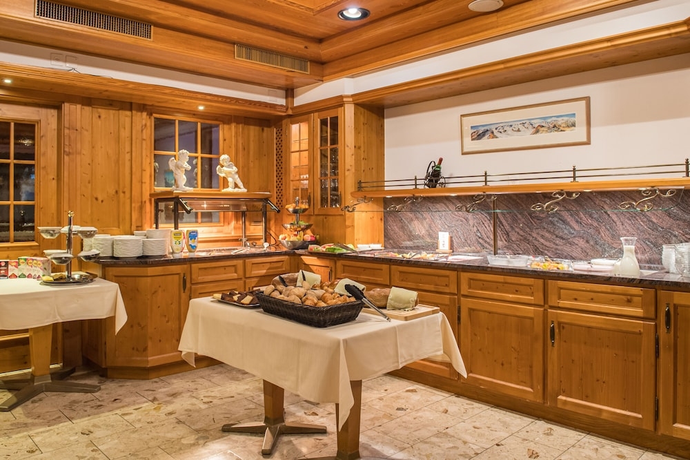 뷔페 아침 식사