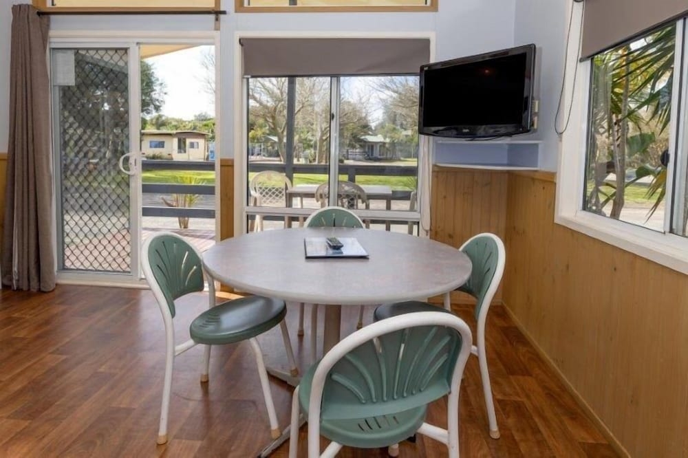 객실 내 식사 공간