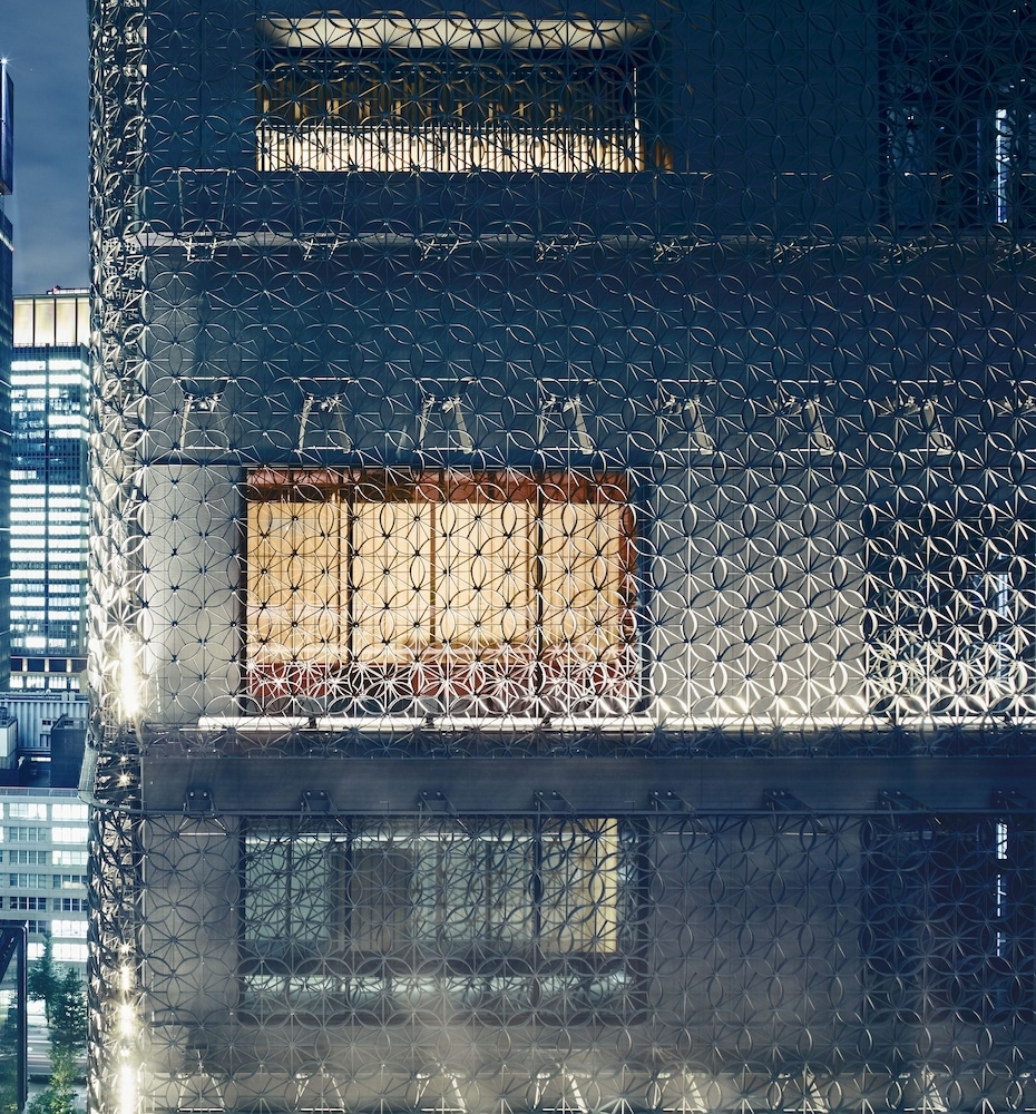 숙박 시설 정면 - 저녁/밤