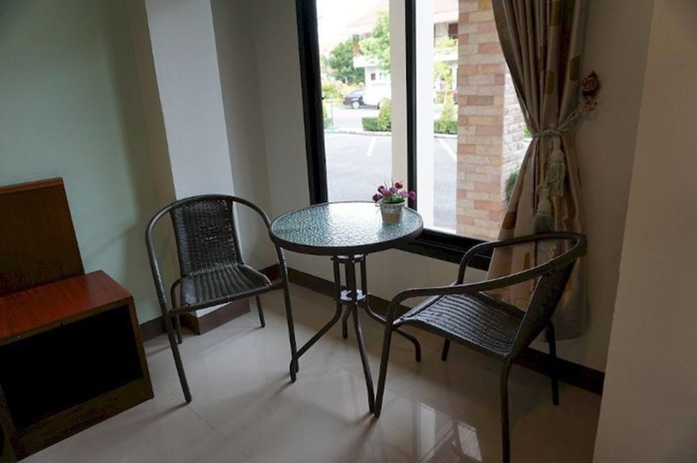 객실 내 식사 공간