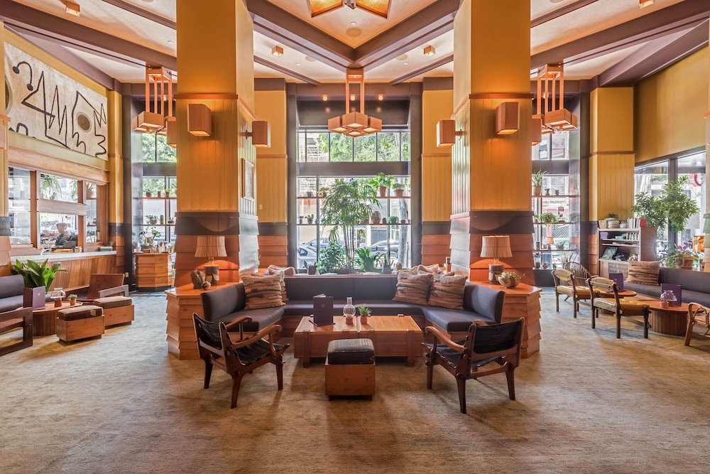 로비 좌석 공간