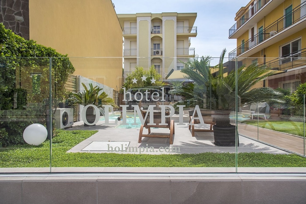 숙박 시설 정면