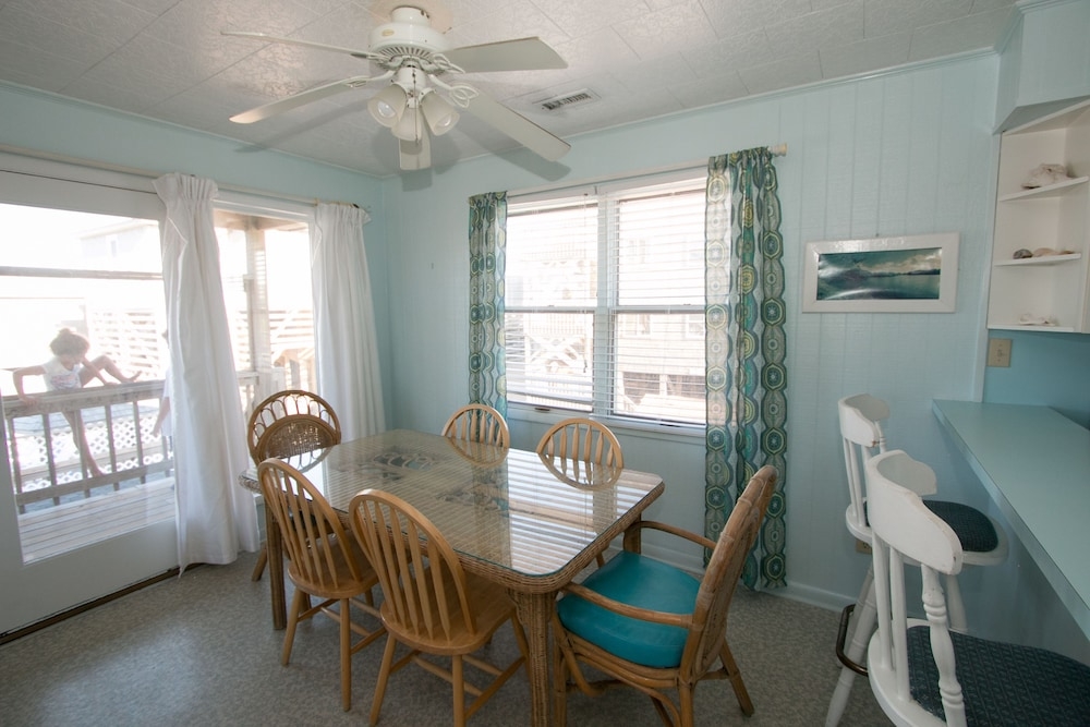 객실 내 식사 공간