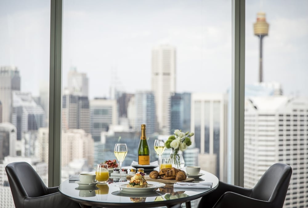 객실 내 식사 공간