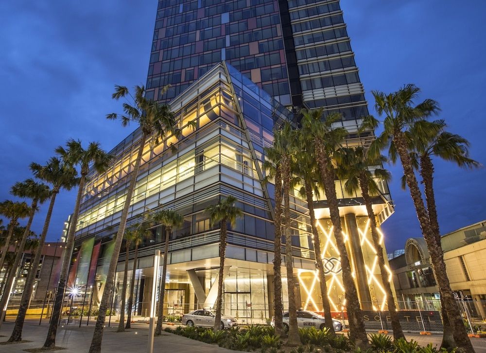 숙박 시설 정면 - 저녁/밤