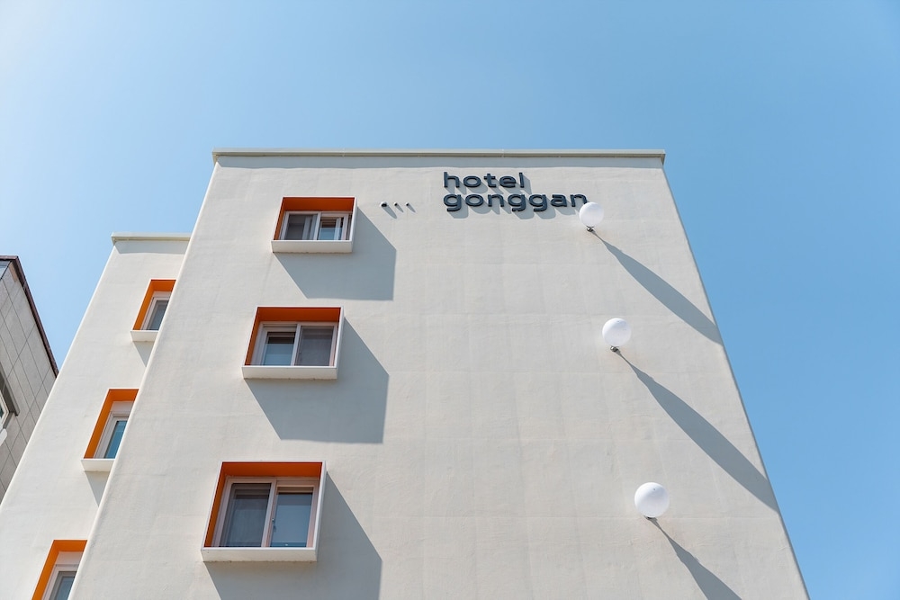 숙박 시설 정면