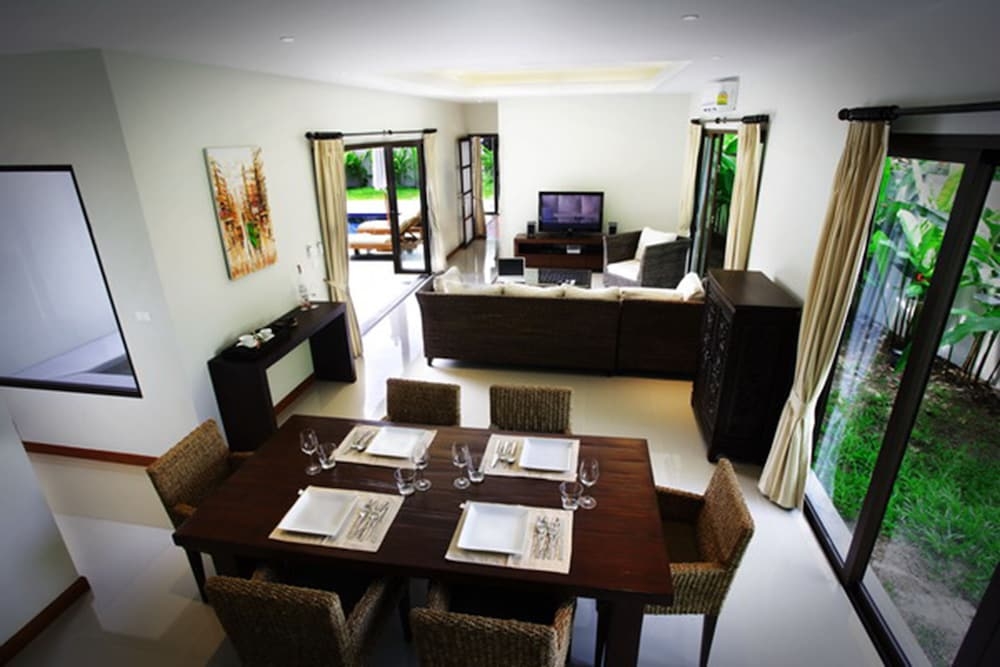 객실 내 식사 공간