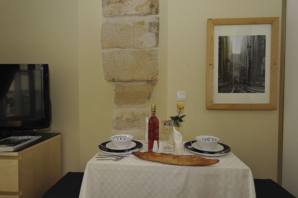 객실 내 식사 공간