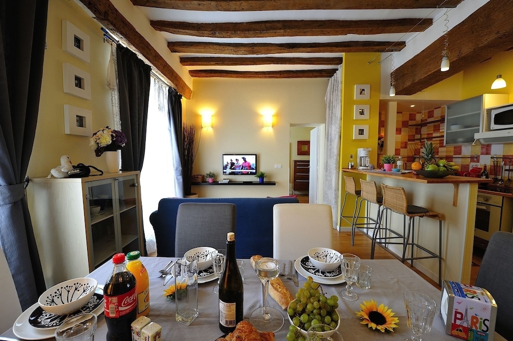 객실 내 식사 공간