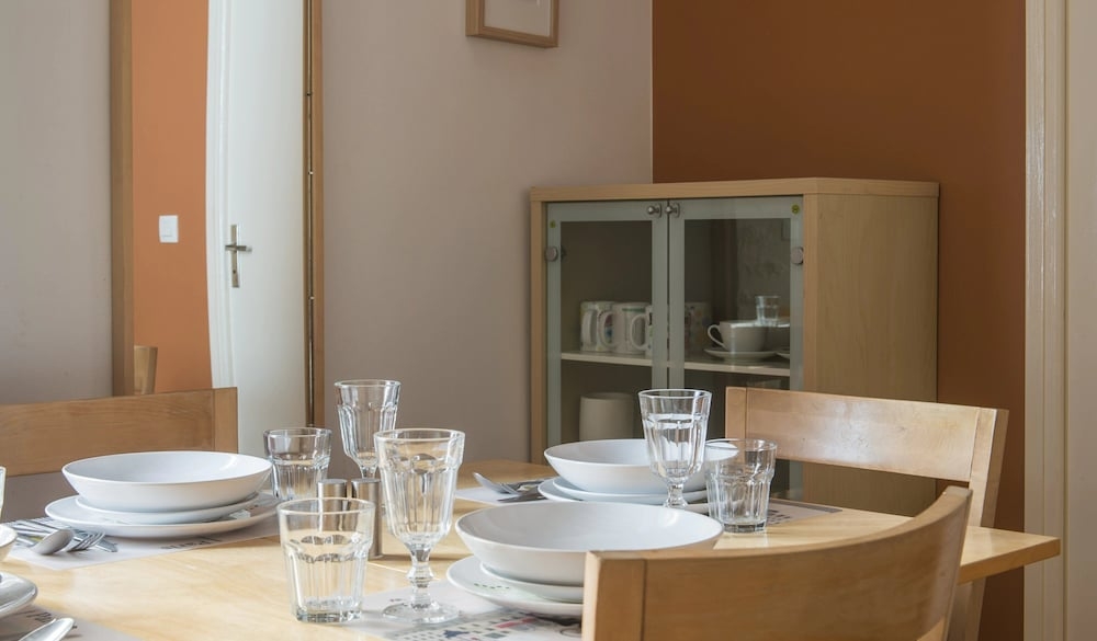 객실 내 식사 공간