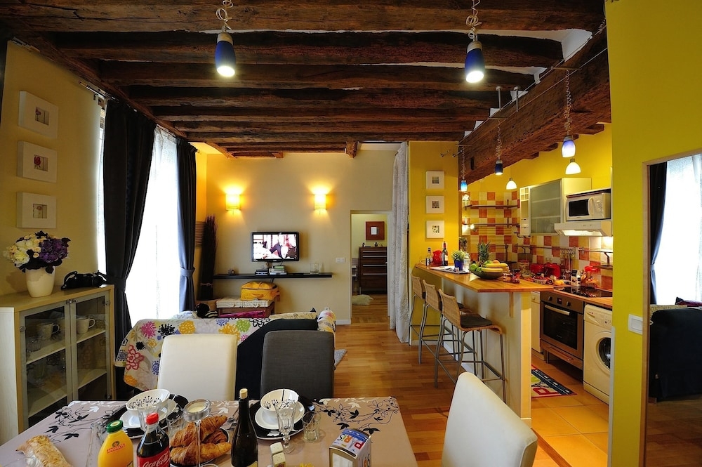 객실 내 식사 공간