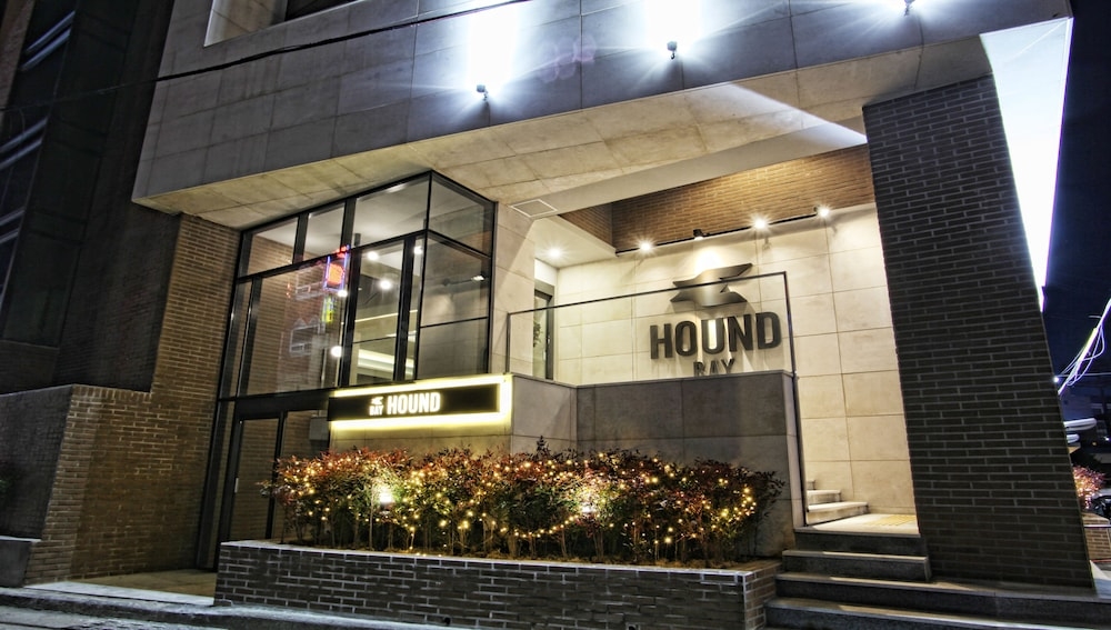 숙박 시설 입구