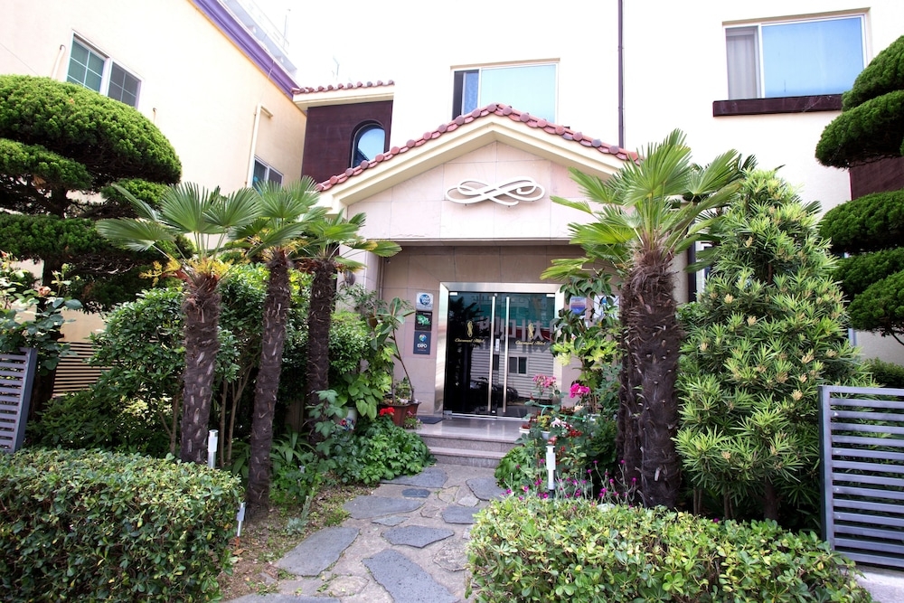 숙박 시설 정면