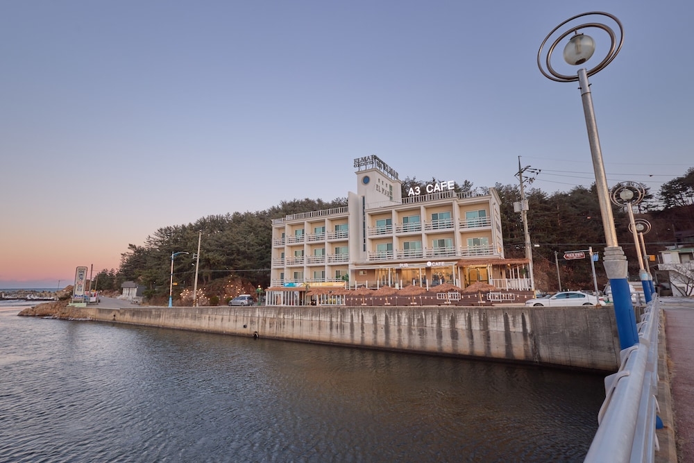 숙박 시설 정면