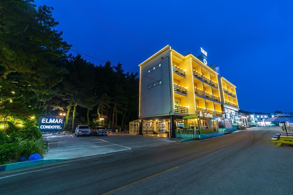 숙박 시설 정면