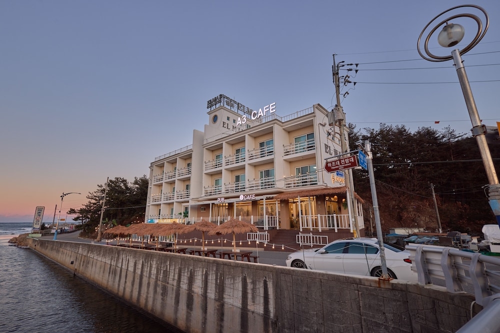 숙박 시설 정면