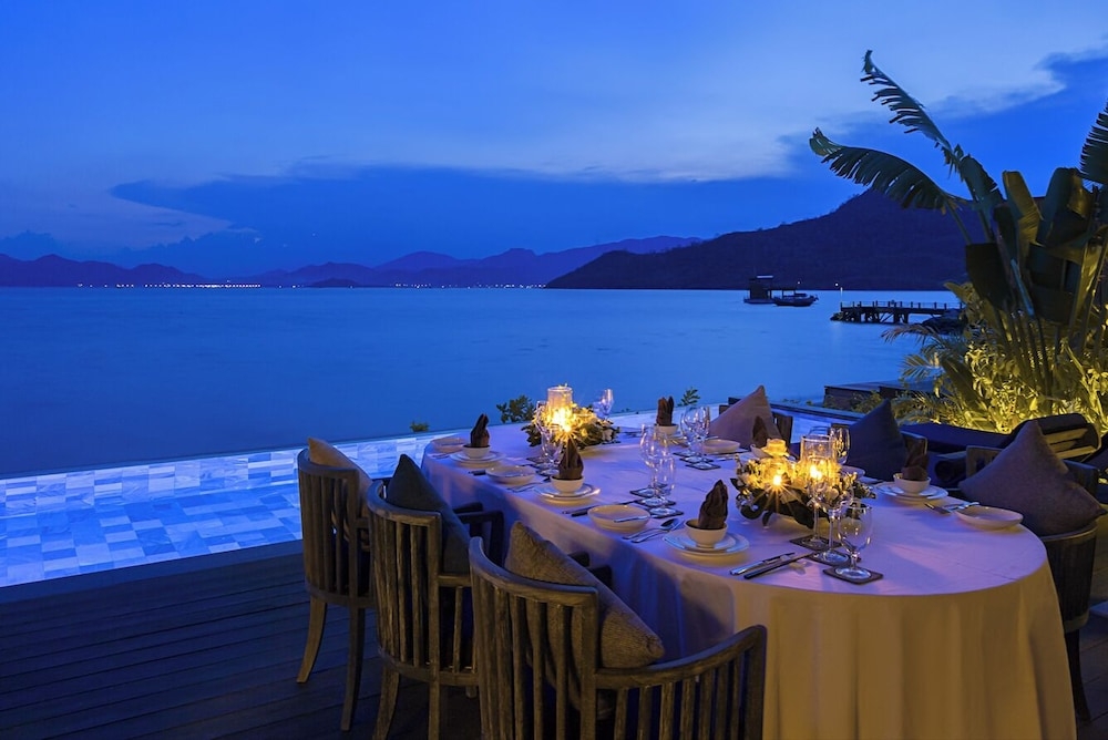 객실 내 식사 공간