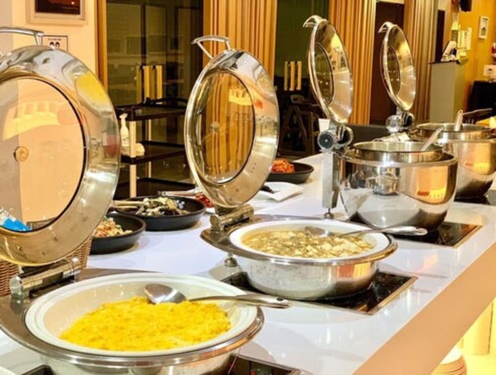 뷔페 아침 식사