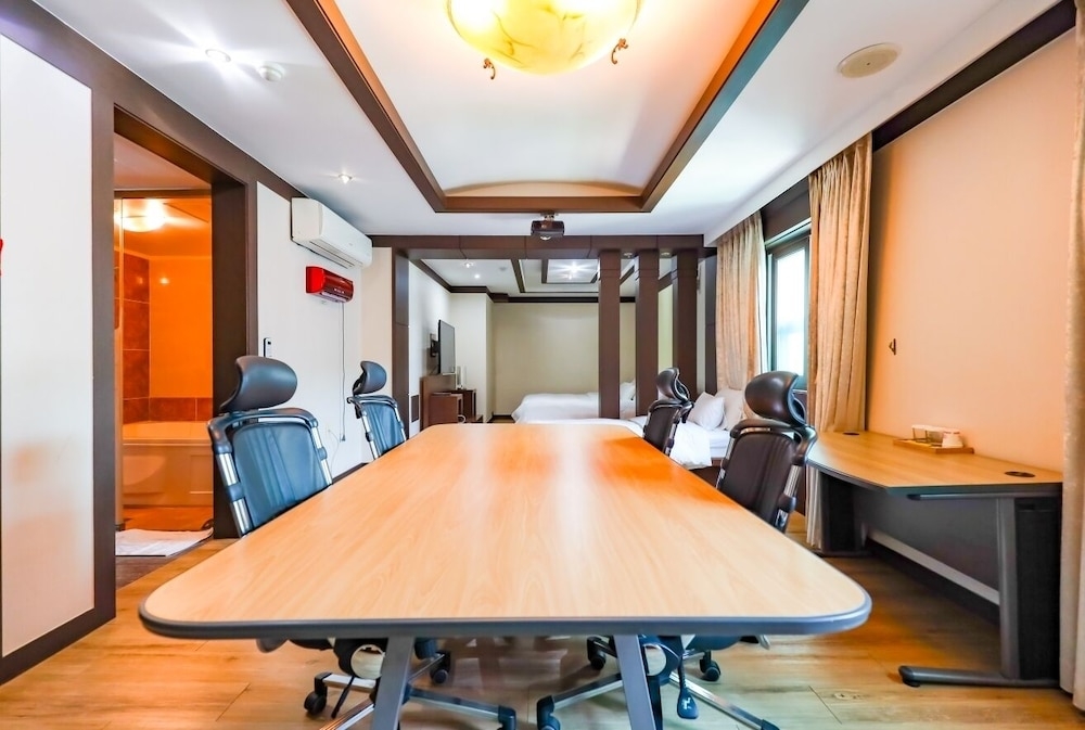 객실 내 비즈니스 센터