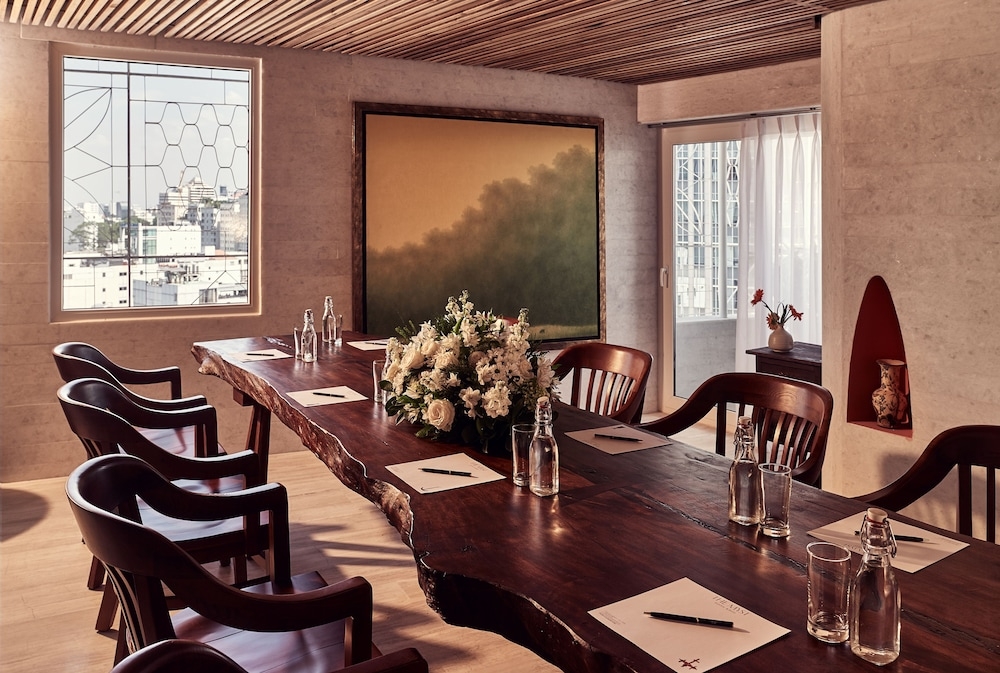 객실 내 식사 공간