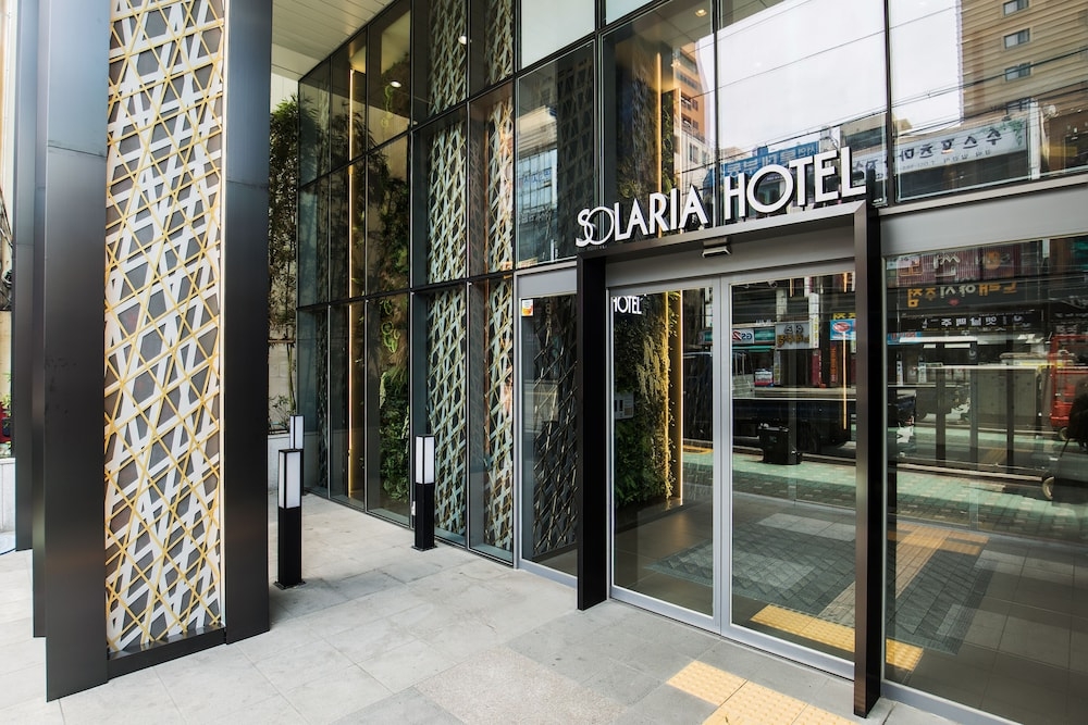 숙박 시설 입구