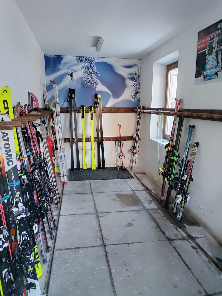 장비 보관 시설