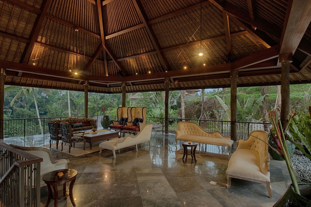 로비 좌석 공간